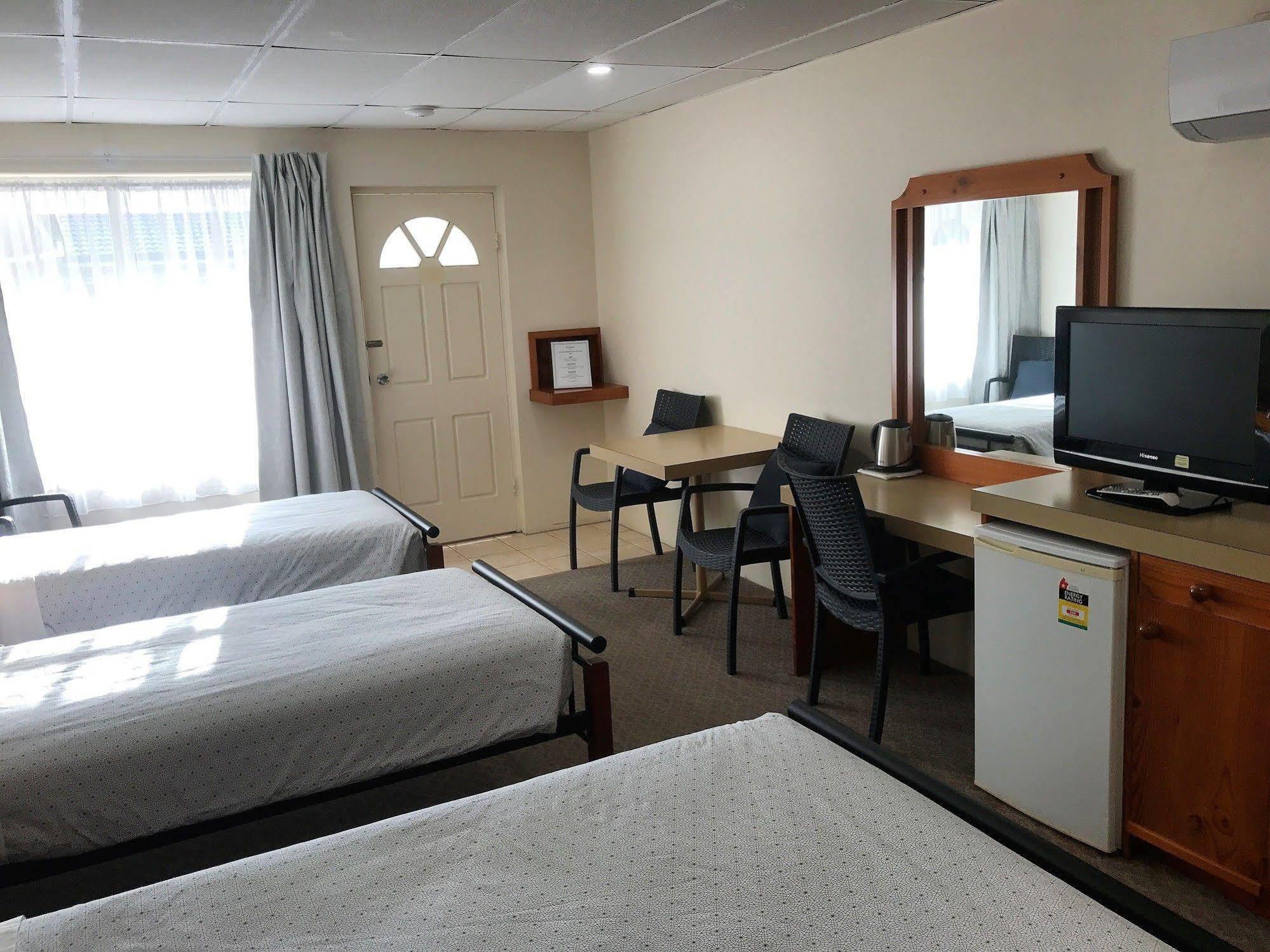Cooks Endeavour Motor Inn Tweed Heads Esterno foto
